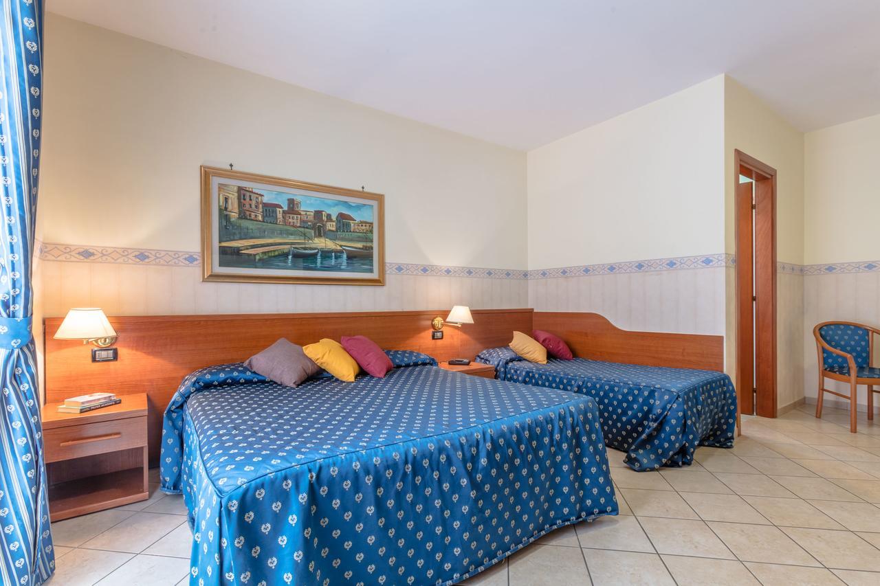 Hotel Traiano Чивитавеккья Экстерьер фото